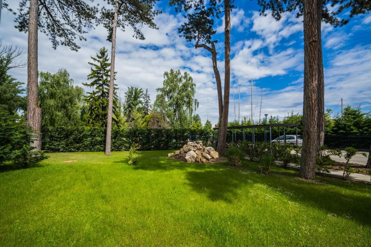 Mf Port Azur Wellness Apartments Сиофок Екстериор снимка