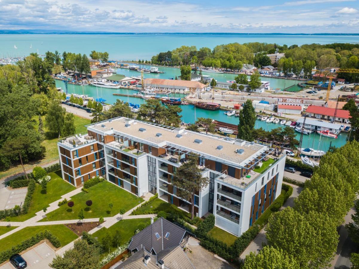 Mf Port Azur Wellness Apartments Сиофок Екстериор снимка