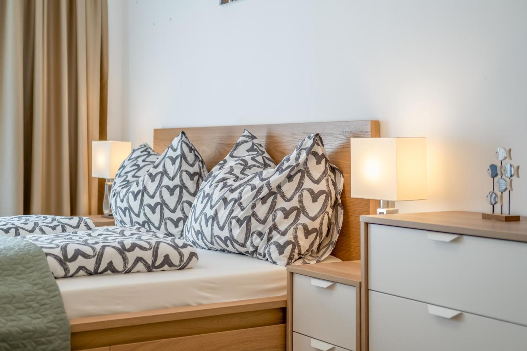 Mf Port Azur Wellness Apartments Сиофок Екстериор снимка