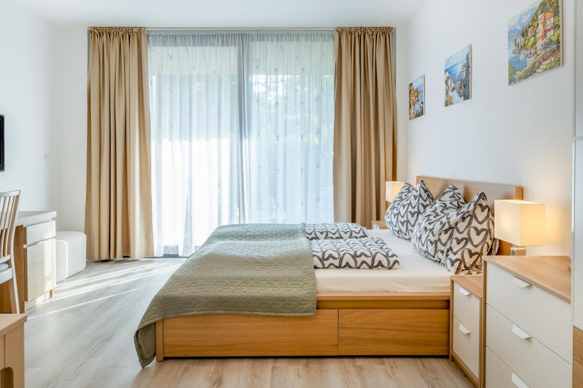 Mf Port Azur Wellness Apartments Сиофок Екстериор снимка